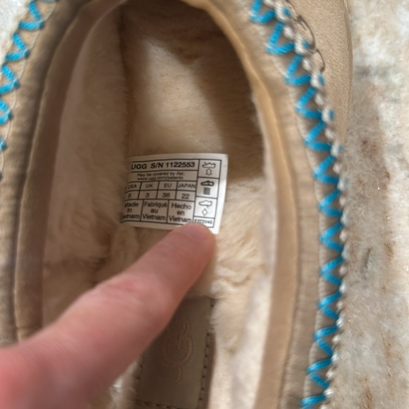 NIB. Ugg Tazz Driftwood. Size 5 - Picture 4 of 6